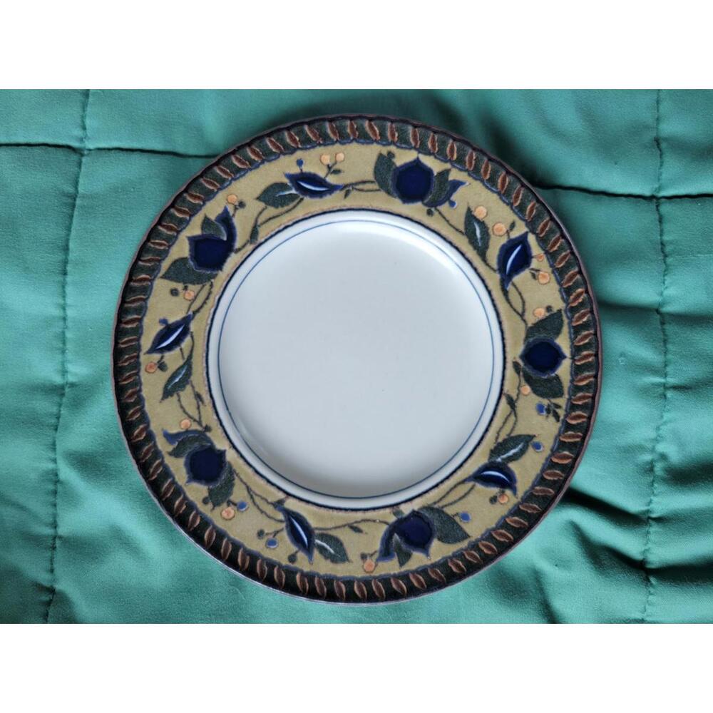 Vintage Set of 8 Decorative tea Plates with Floral Pattern